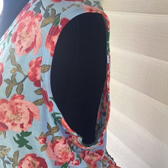 Be Stage boutique large tank top        D - Picture 2 of 6